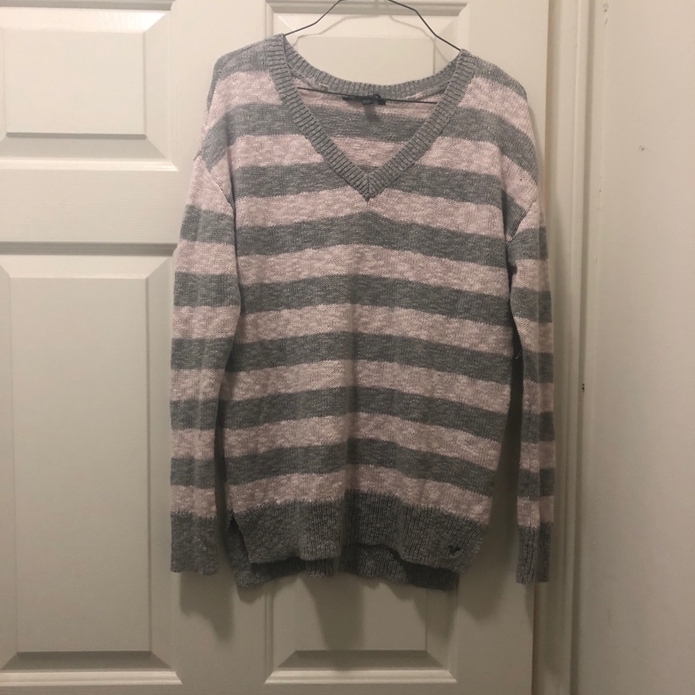 American Eagle v neck sweater